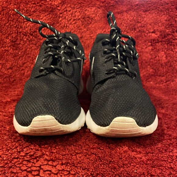 Nike Roshe Running Shoe - Black with Metallic Light Silver Swish - W Size 8.5 - Picture 5 of 9
